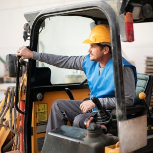 hombre usando excavadora cavar luz dia 23 2149194784